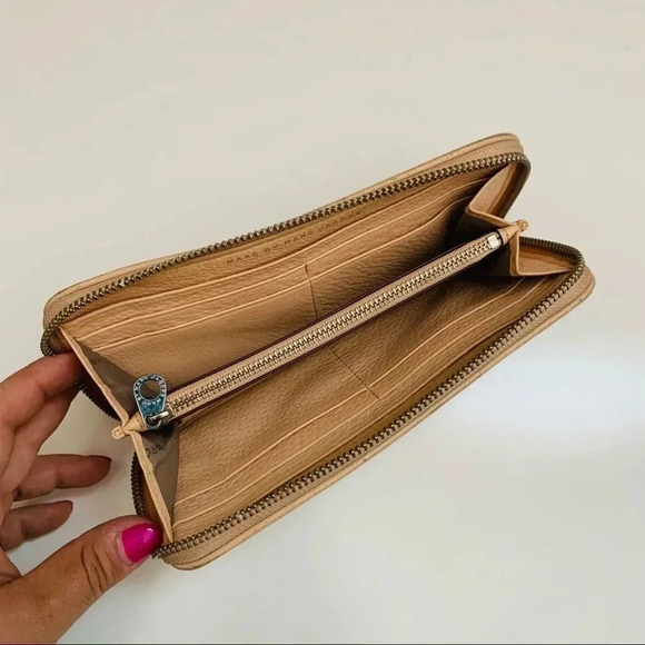 Marc By Marc Jacobs Large Leather Wallet - Picture 5 of 6